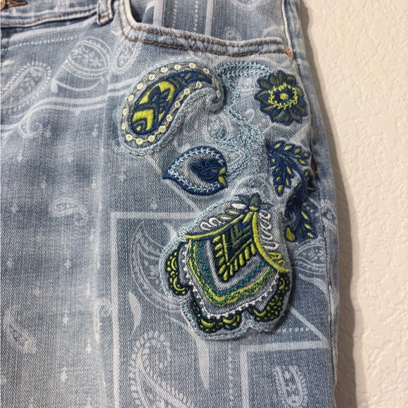 Chico’s Paisley Applique Cropped Jeans - Light Blue. Embroidered, Soft, Stretchy - Picture 6 of 16